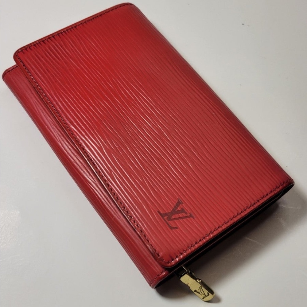 Louis Vuitton epi Porte Monnaie wallet